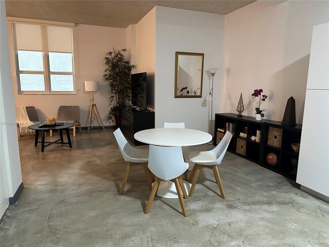 Building Photo - 234 NE 3rd St