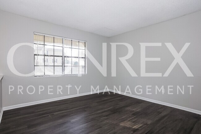 Building Photo - Spacious Five Bedroom, Available NOW!