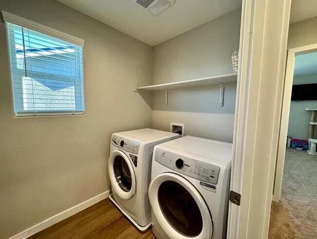 Building Photo - 609 Josephine Ave