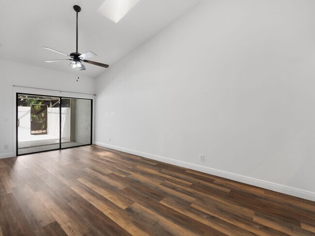 Building Photo - 501 Sea Oats Dr