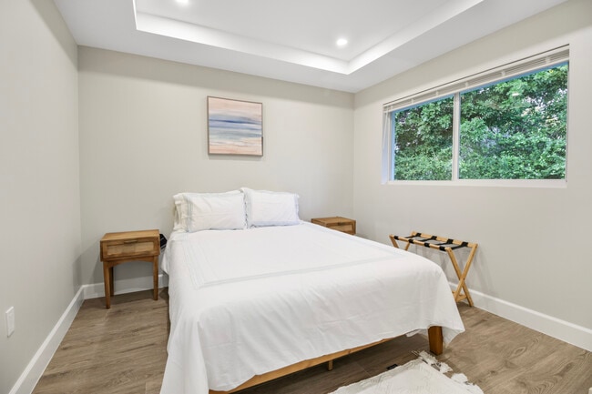 Building Photo - 898 SE 2nd Pl