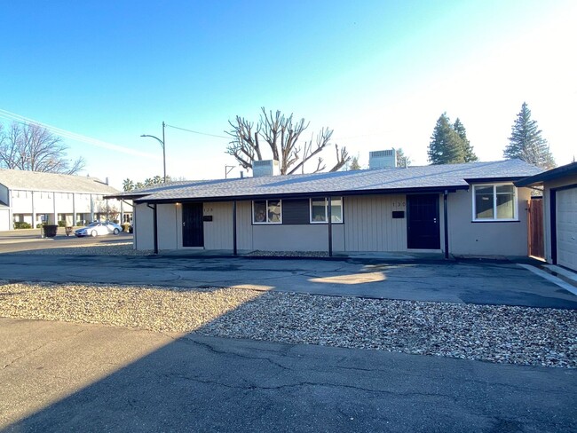 Building Photo - 2bed/1bath duplex 1 block from Vaca High S...