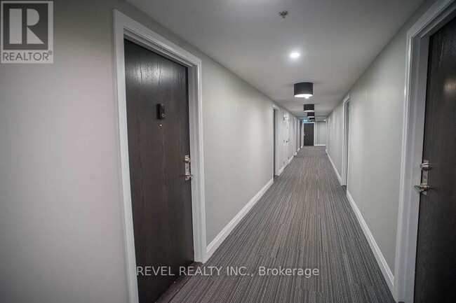 Building Photo - 7711-7711 Green Vista Gate