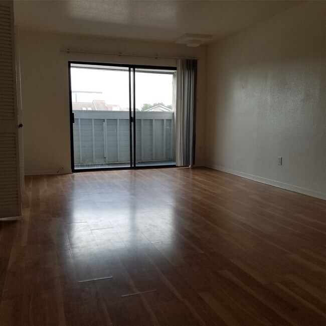 Foto del edificio - 3015 Walnut Bend Ln