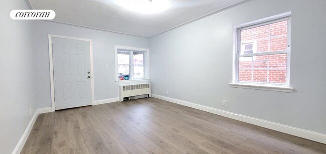 Building Photo - 1044 E 211th St