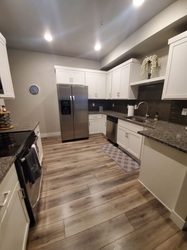 Foto del edificio - 2 Bed 2.5 Bath Condo in Mid-Fort Collins!