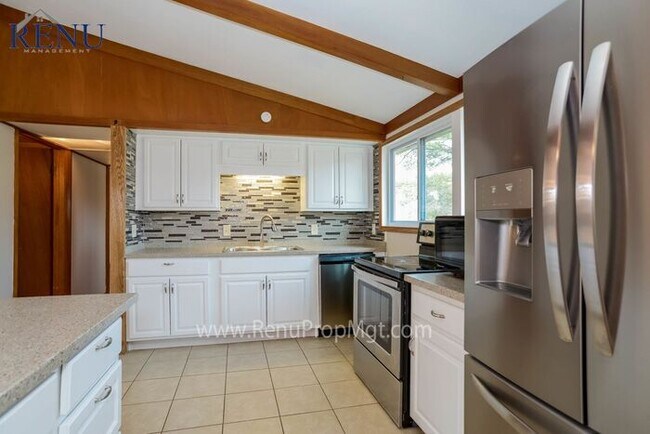 Foto del edificio - Available Now!