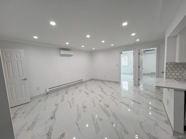 Foto del edificio - 730 E 217th St