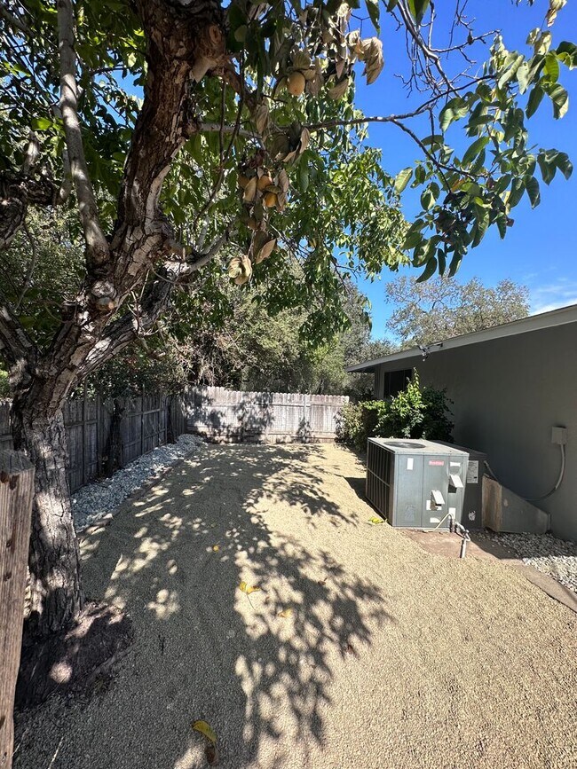 Foto del edificio - Gorgeous 3 bed 2 bath! (Please read entire ad before showing)