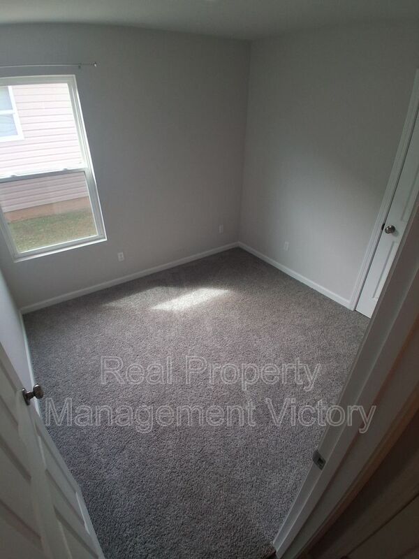 Foto del edificio - 12516 Waterbury Way