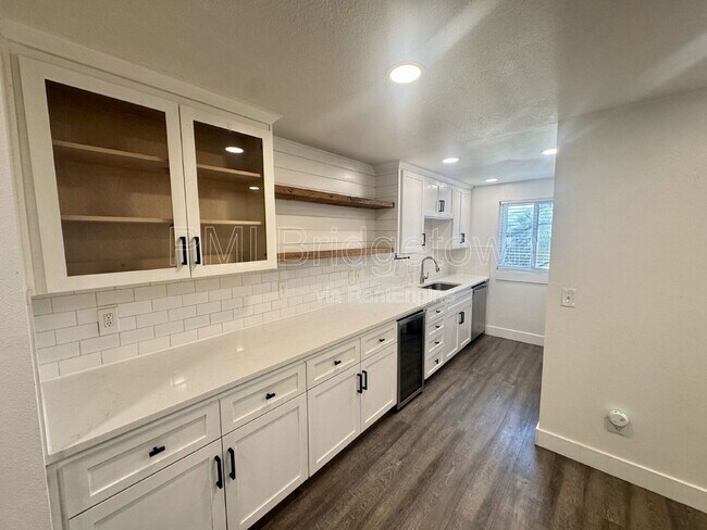 Foto del edificio - 12642 NW Barnes Rd