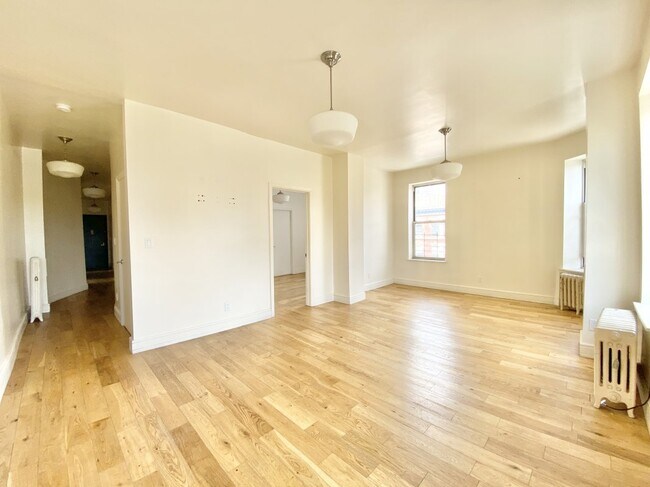 Building Photo - 320 St Nicholas Ave