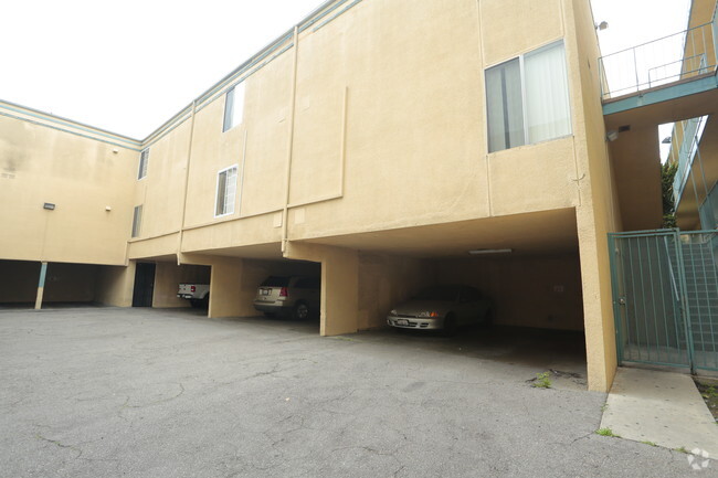 Foto del edificio - 4737 Artesia Blvd.