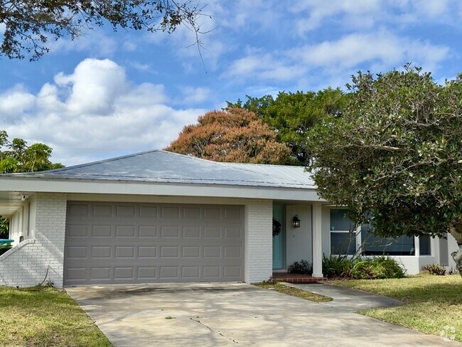 Quiet family neighborhood - 602 Shannon Ave