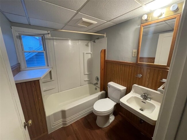 Building Photo - 1063 W 4th St