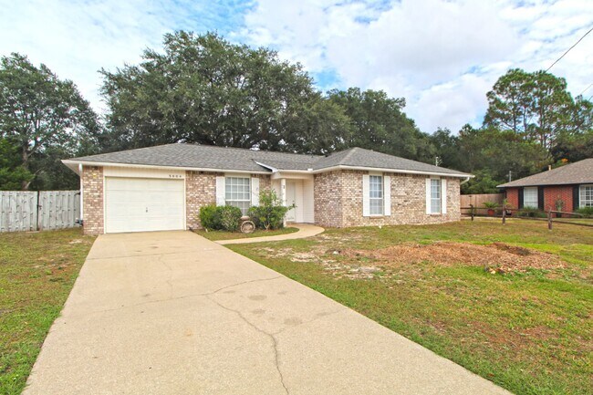 Foto del edificio - Southwest Pensacola Home – 3 Bedrooms, Gar...