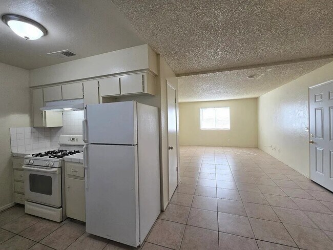 Foto del edificio - 2553 S Holloway Ave