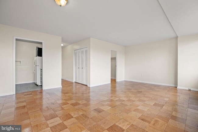 Building Photo - 10401 Grosvenor Pl
