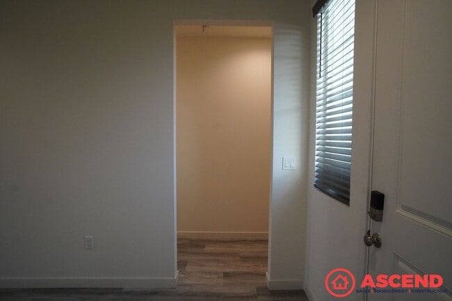 Building Photo - 3 Bedroom Home off Coffee Rd and 7th Stand...