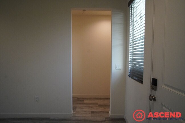 Foto del edificio - 3 Bedroom Home off Coffee Rd and 7th Stand...