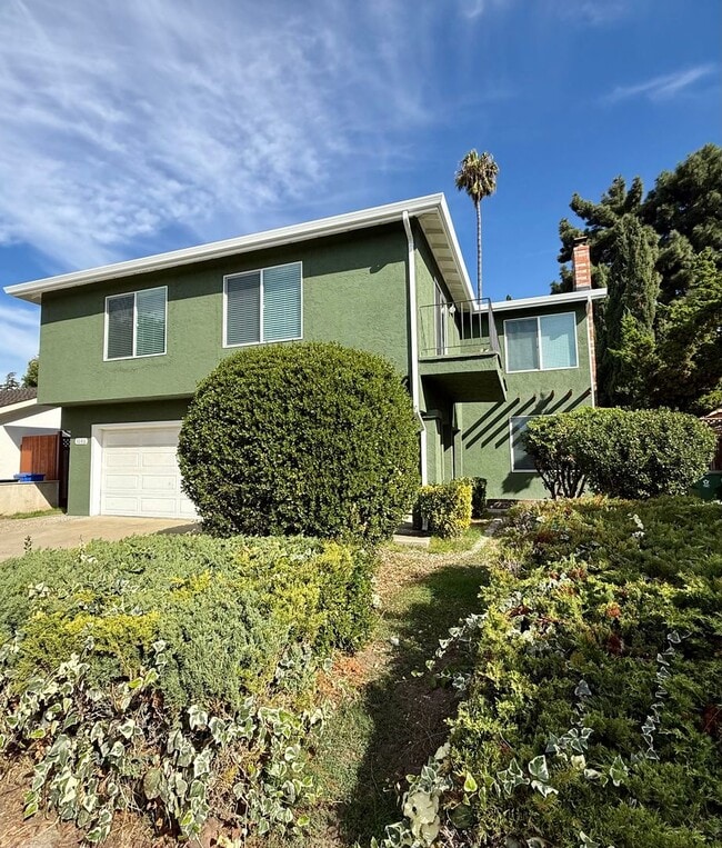 Building Photo - Beautiful, Completely Remodeled 4 Bed 2.5 Bath Fremont Home - Huge Bonus Room