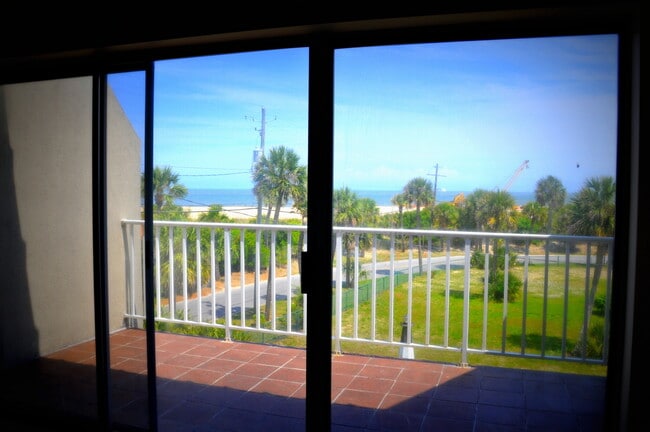 Building Photo - 6 Van Horne Ave