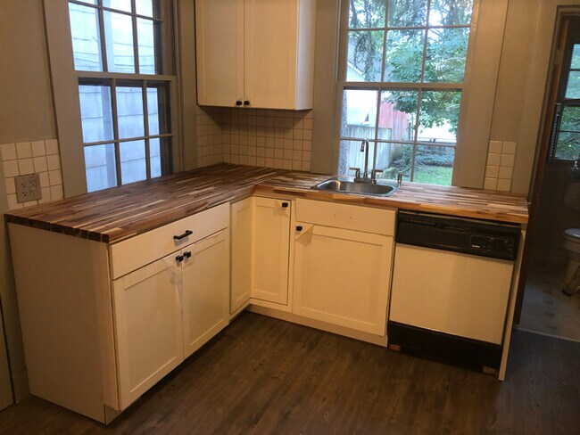 Building Photo - 229 S Market St