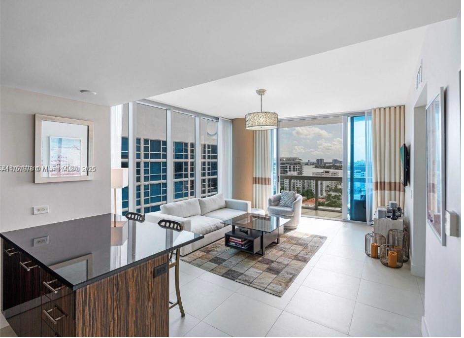 Primary Photo - 6899 Collins Ave