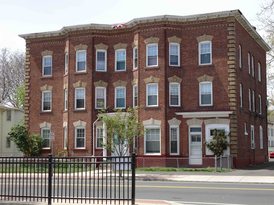 Building Photo - 184 Washington St