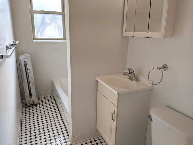 Building Photo - 907 Reba Pl