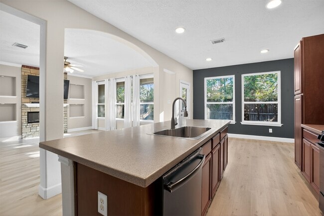 Building Photo - 126 Silver Penny Dr