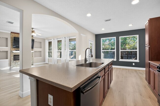 Foto del edificio - 126 Silver Penny Dr