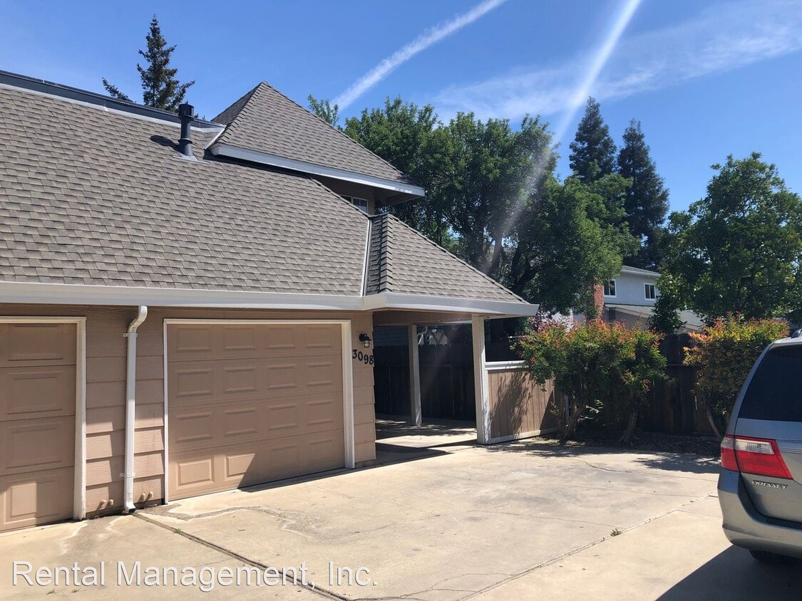 3 br, 2.5 bath House 3098 Aspen Street House Rental in Merced, CA