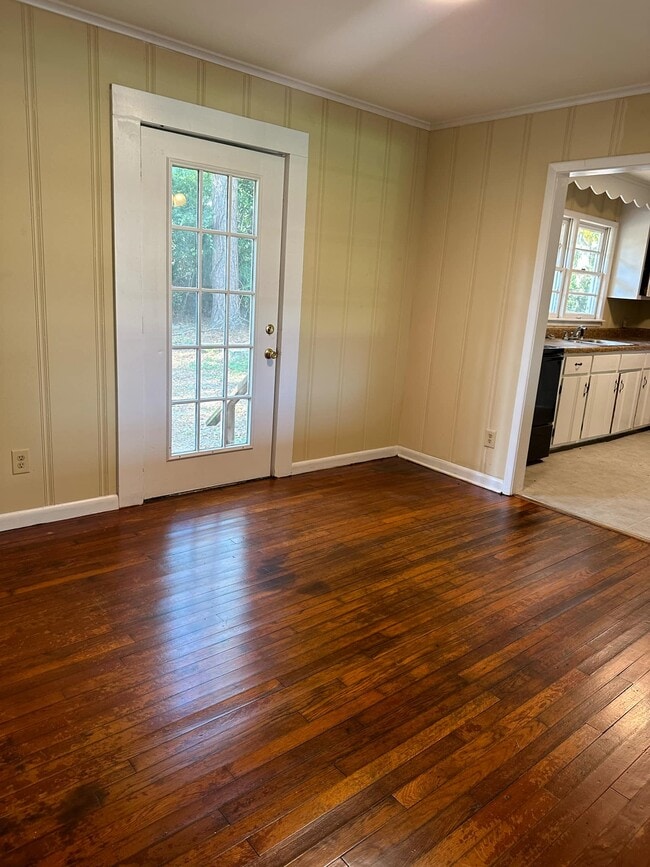 Building Photo - 617 Hibner St