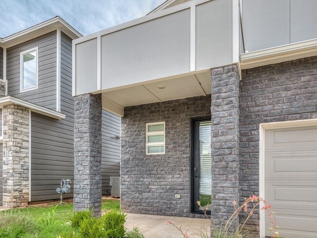 Building Photo - Beautiful New Construction Home in Edmond/...