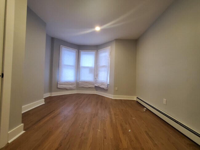 484 Mercer St 3R - 485 Mercer St
