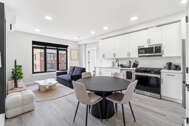 Sala de estar A - 80 Romaine Ave