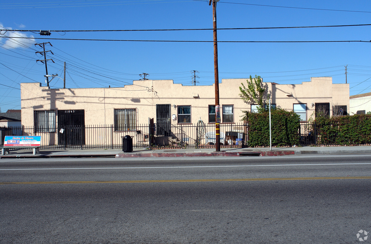 Building Photo - 4803-4815 W 111th St