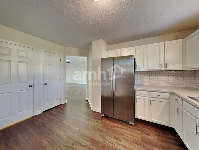 Building Photo - 2021 Belmont Dr