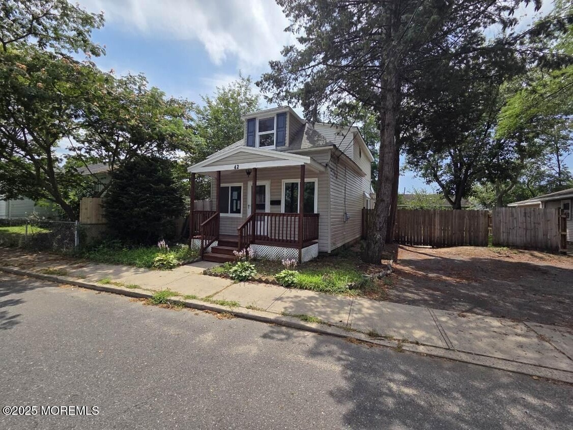 Primary Photo - 42 Linton Pl
