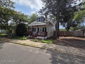 Building Photo - 42 Linton Pl