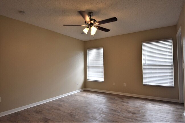 Building Photo - 2419 Ashecroft Dr