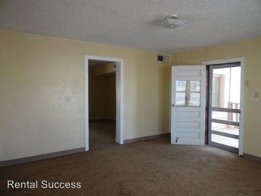 Building Photo - 127 Presa Pl