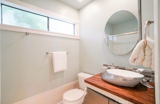 Foto del edificio - Beautiful Large 2+2, Balcony, Central AC ~...