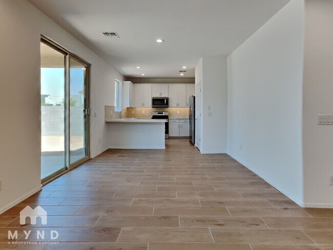 Foto del edificio - 10758 W McKinley St