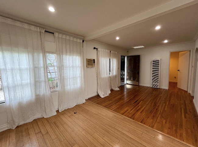 Building Photo - 523 S Coronado St