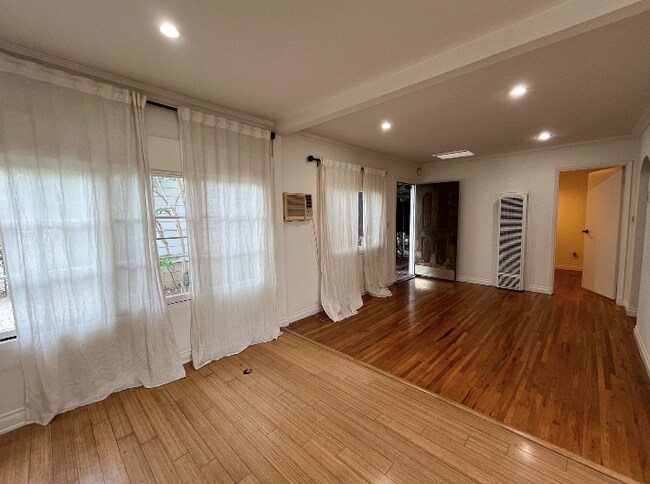 Foto del edificio - 523 S Coronado St