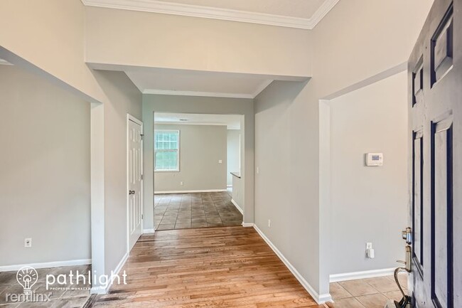 Building Photo - 4 br, 2.5 bath House - 150 Heathridge Driv...