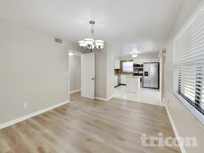 Foto del edificio - 16128 Foxfire Dr