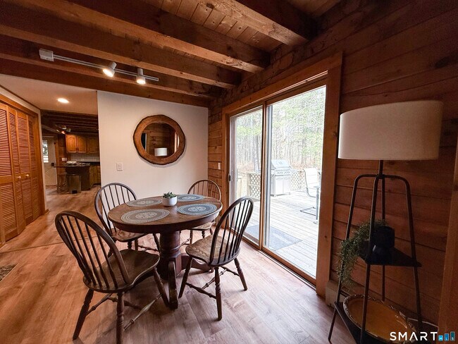 Foto del edificio - 37 Harris Rd